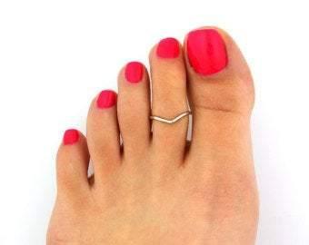 Chevron V Shape Toe Ring sterling silver jewelry vanda jewelry.