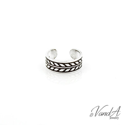 Laurel Design Knuckle Ring Sterling Silver jewelry for women | VANDA Jewelry.